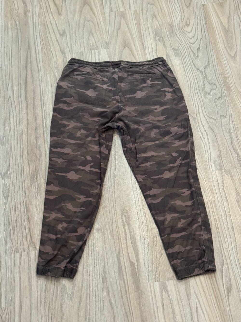 Athleta Camo Farallon Jogger, Black Olive Camo SIZE 16 - Picture 7 of 9